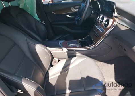 2021 Mercedes-Benz Glc 300 4Matic Suv z USA, uszkodzony, nr VIN W1N0G8EBXMF995869